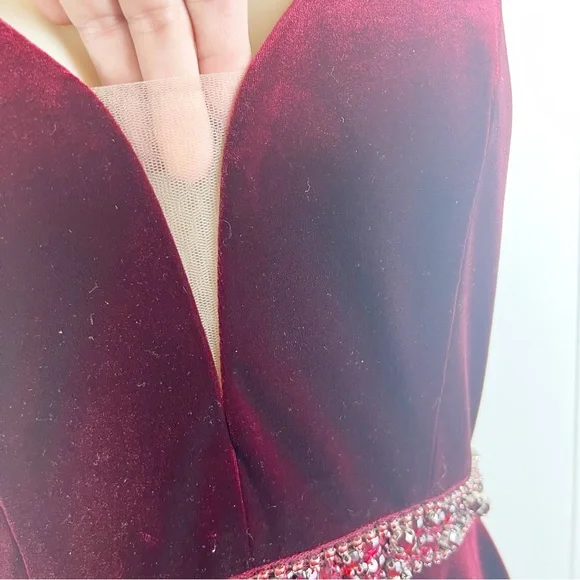 Alyce Paris Style #3712 Burgundy Velvet A-line Beaded Homecoming Formal Dress 8 - Picture 4 of 13
